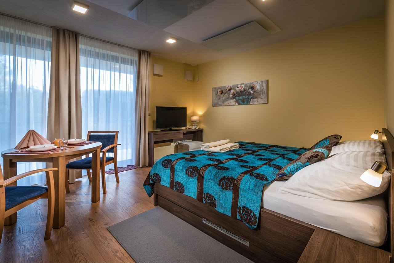 Apartmanovy Dom Krivan Bešeňová Eksteriør bilde